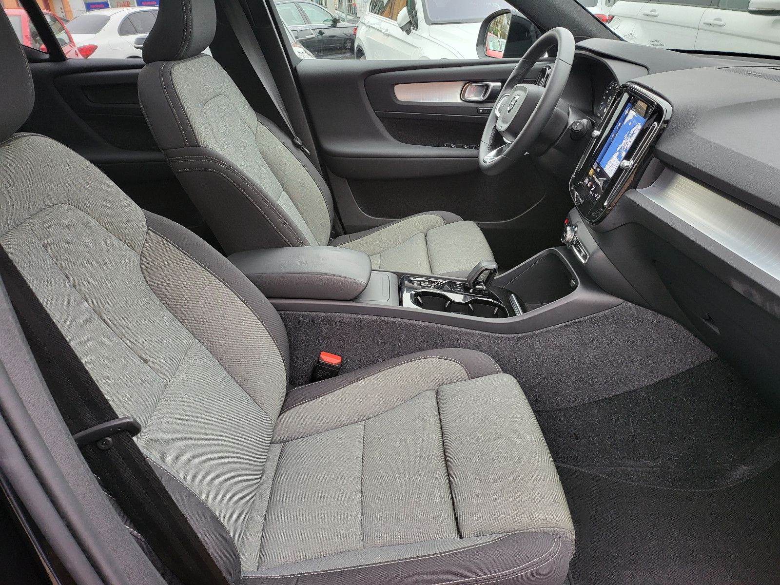Fahrzeugabbildung Volvo XC 40  Plus Dark*Harman/Kardon*Pano*Navi*ACC*