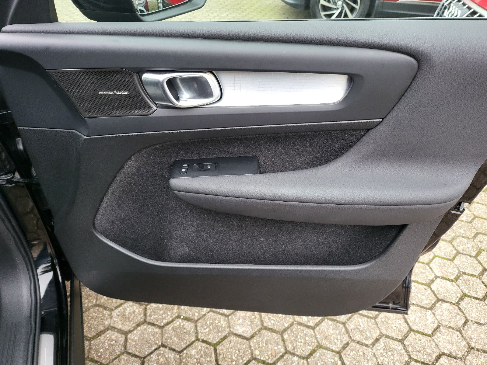 Fahrzeugabbildung Volvo XC 40  Plus Dark*Harman/Kardon*Pano*Navi*ACC*