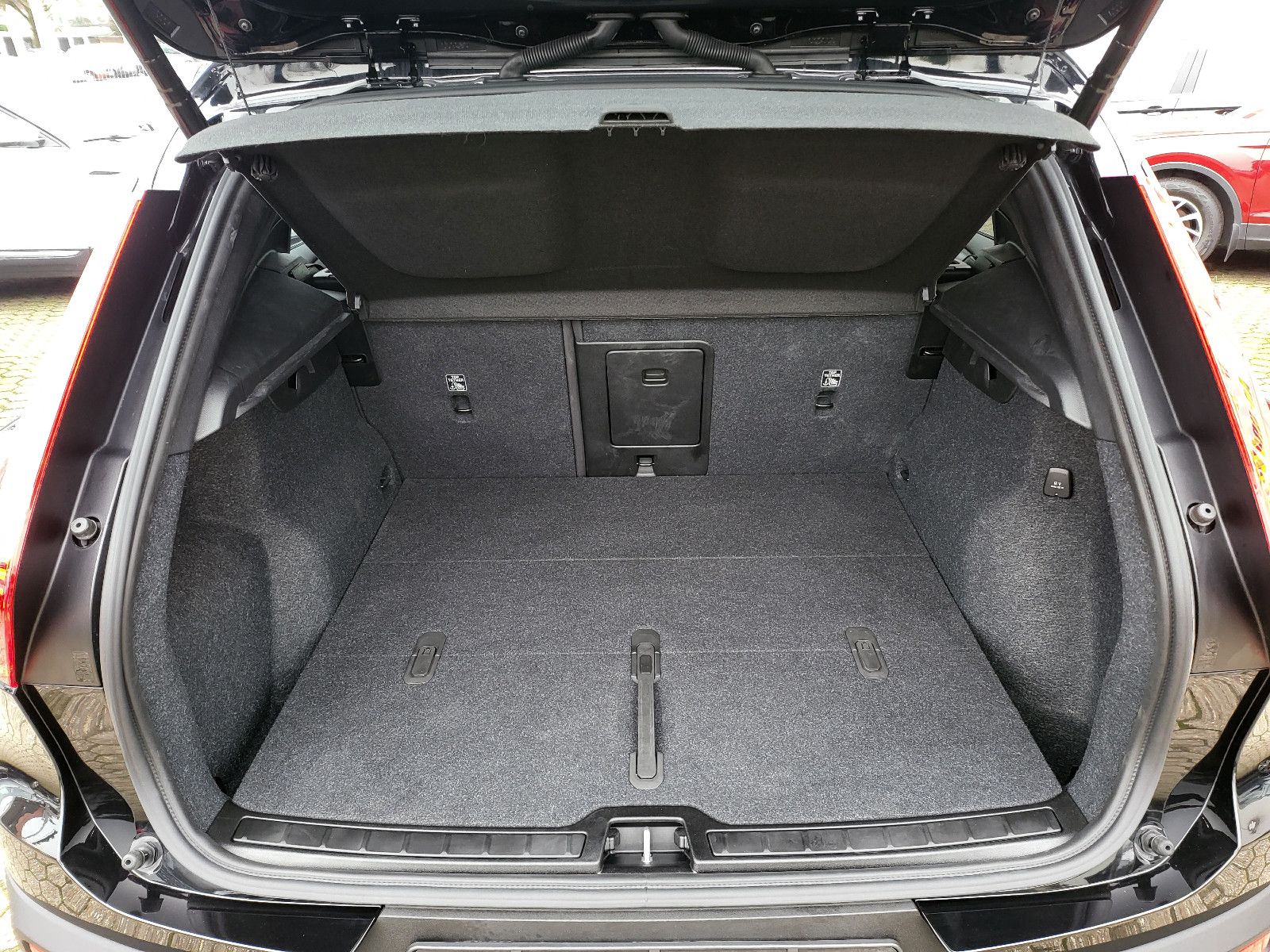 Fahrzeugabbildung Volvo XC 40  Plus Dark*Harman/Kardon*Pano*Navi*ACC*