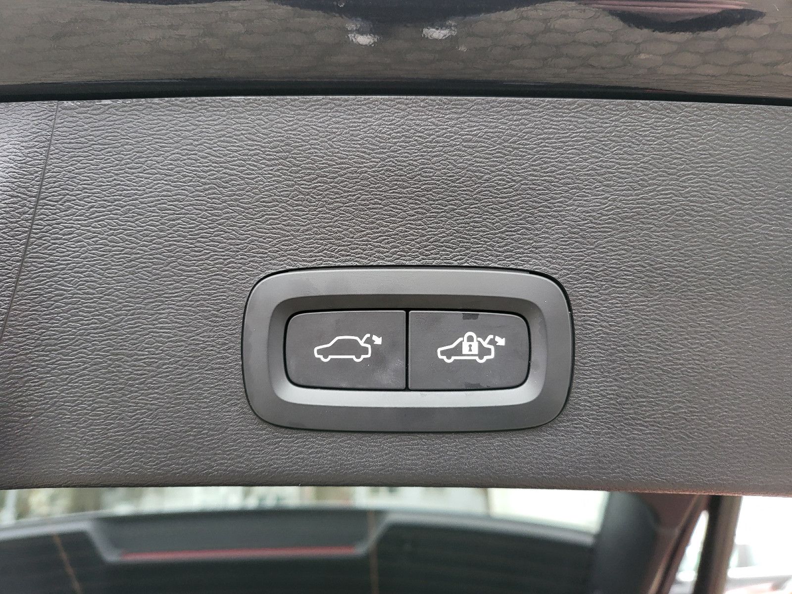 Fahrzeugabbildung Volvo XC 40  Plus Dark*Harman/Kardon*Pano*Navi*ACC*