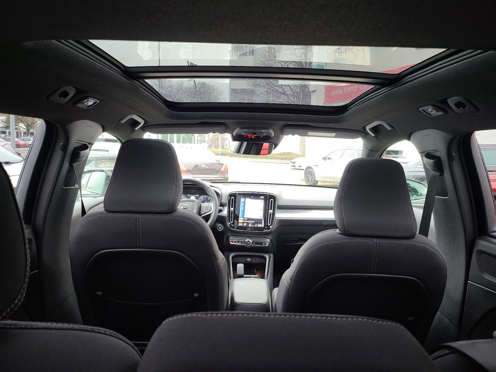 Fahrzeugabbildung Volvo XC 40  Plus Dark*Harman/Kardon*Pano*Navi*ACC*