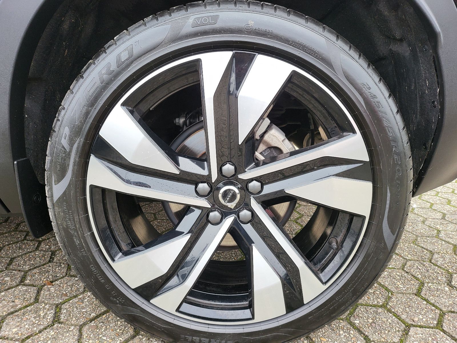 Fahrzeugabbildung Volvo XC 40  Plus Dark*Harman/Kardon*Pano*Navi*ACC*