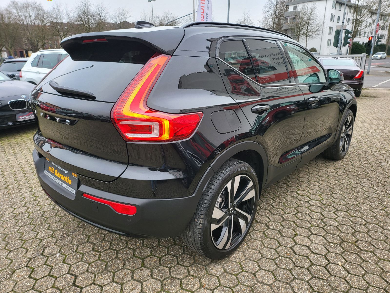Fahrzeugabbildung Volvo XC 40  Plus Dark*Harman/Kardon*Pano*Navi*ACC*