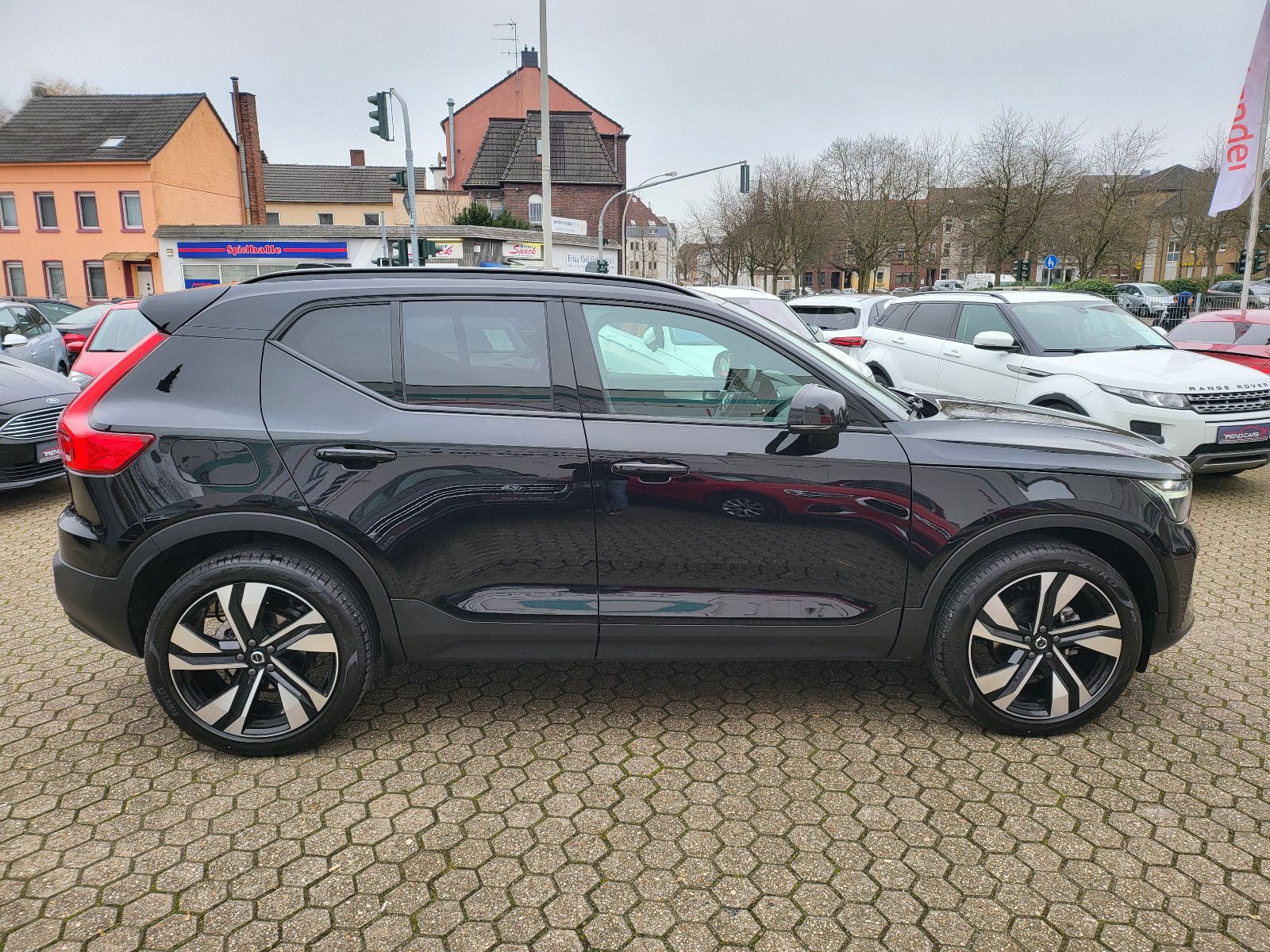 Fahrzeugabbildung Volvo XC 40  Plus Dark*Harman/Kardon*Pano*Navi*ACC*