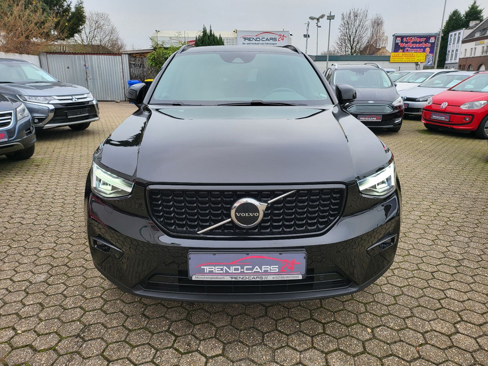 Fahrzeugabbildung Volvo XC 40  Plus Dark*Harman/Kardon*Pano*Navi*ACC*