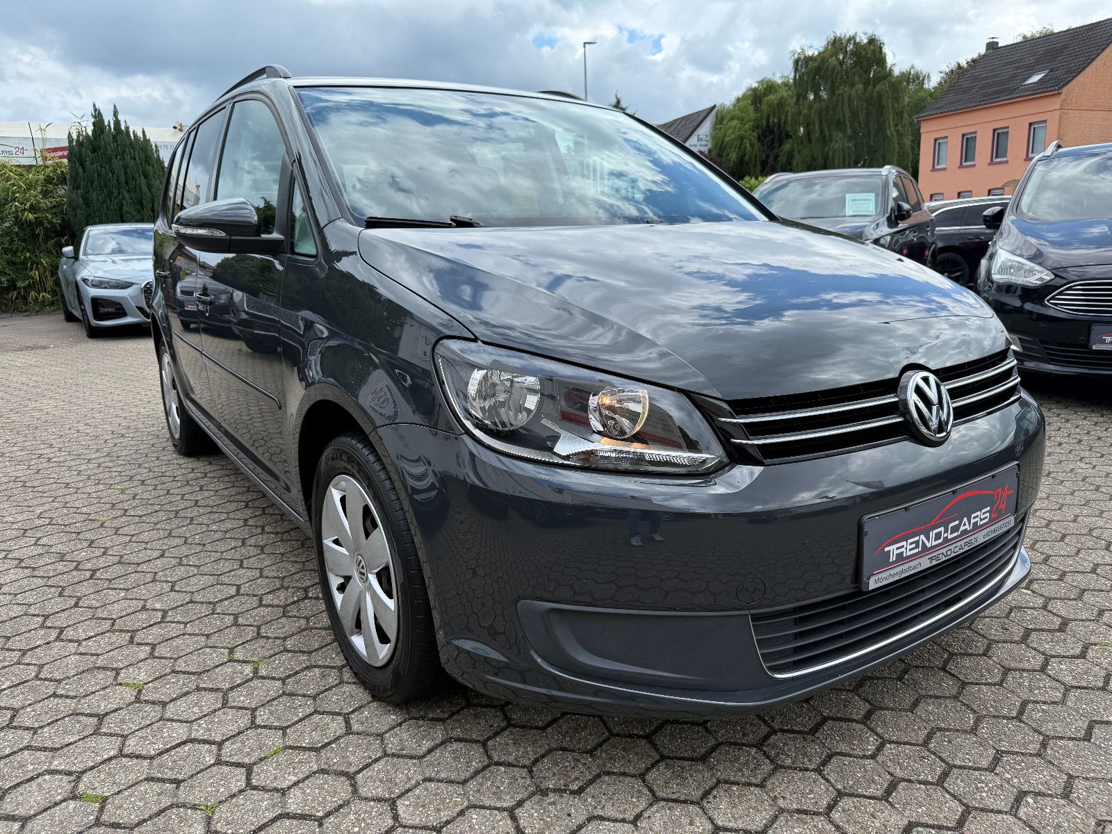 Fahrzeugabbildung Volkswagen Touran Comfortline*1 Hand*Tempomat*7Sitzer*