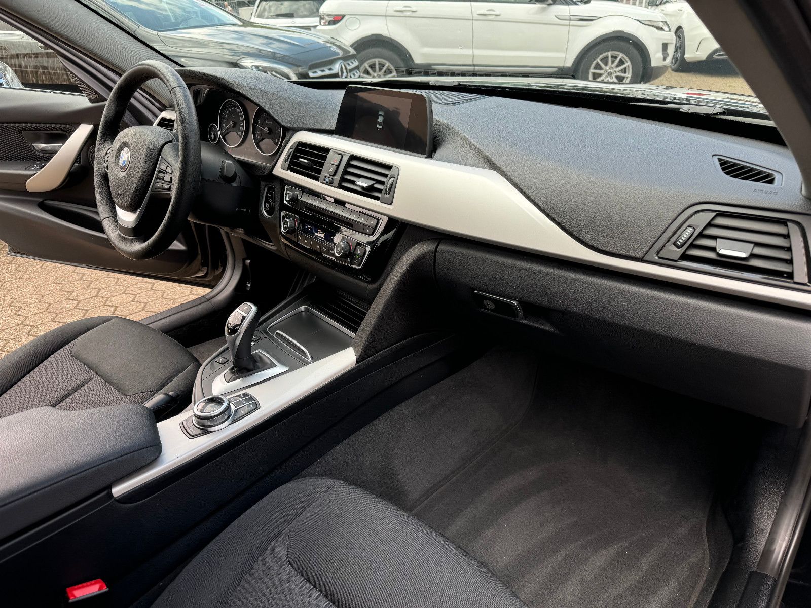 Fahrzeugabbildung BMW 330d Limo.Advantage **Automatik ** Navi