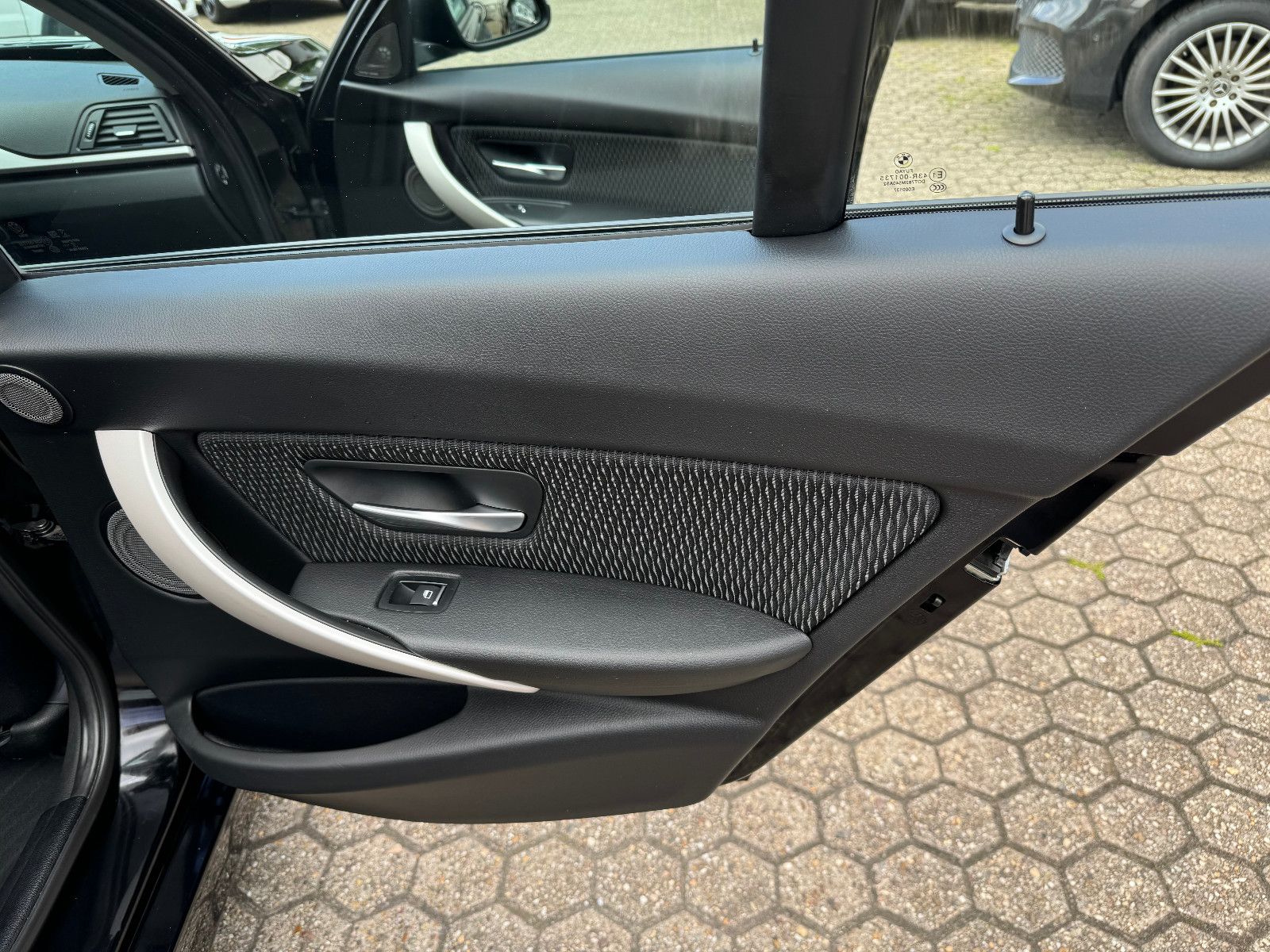 Fahrzeugabbildung BMW 330d Limo.Advantage **Automatik ** Navi