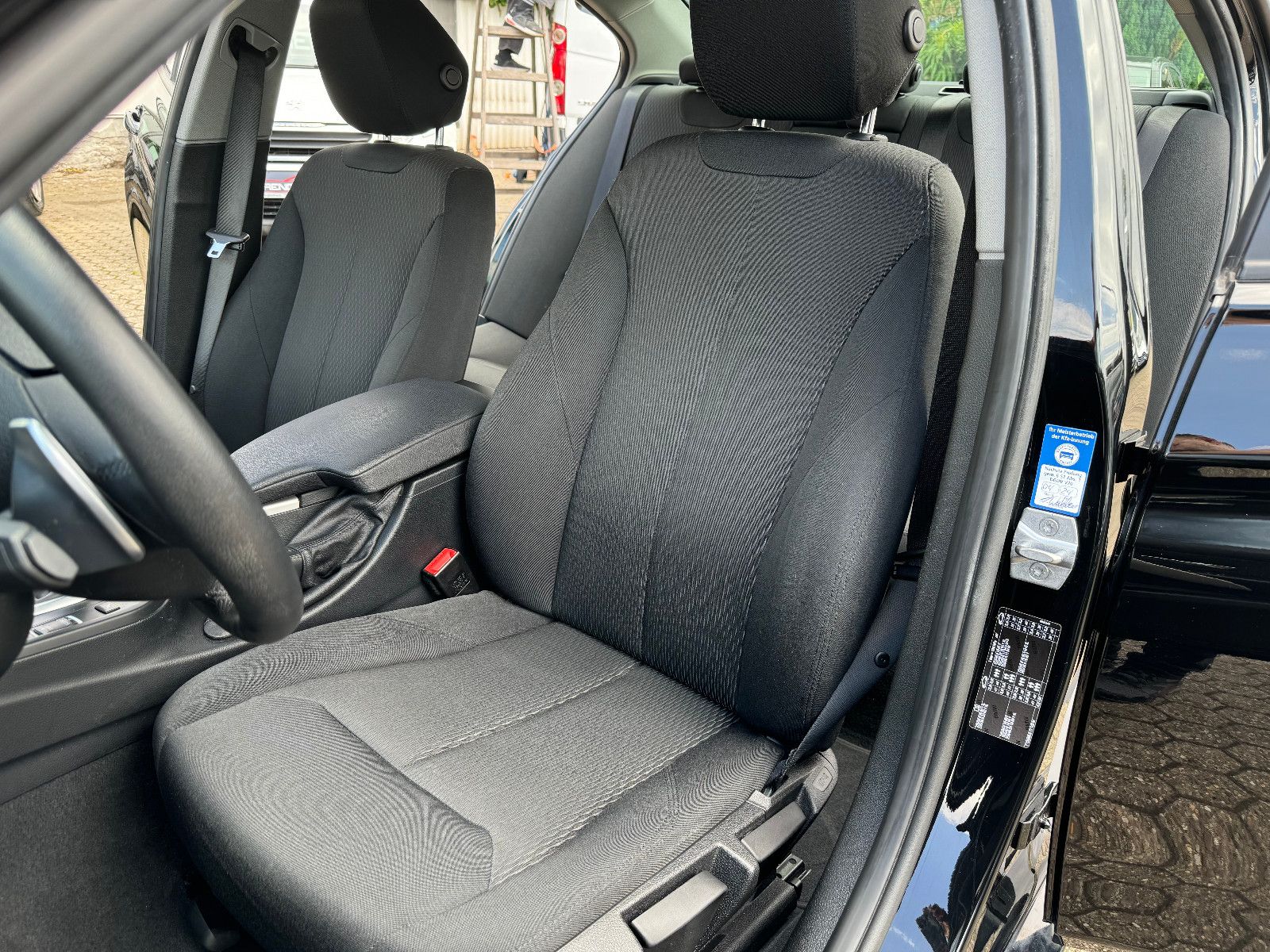 Fahrzeugabbildung BMW 330d Limo.Advantage **Automatik ** Navi