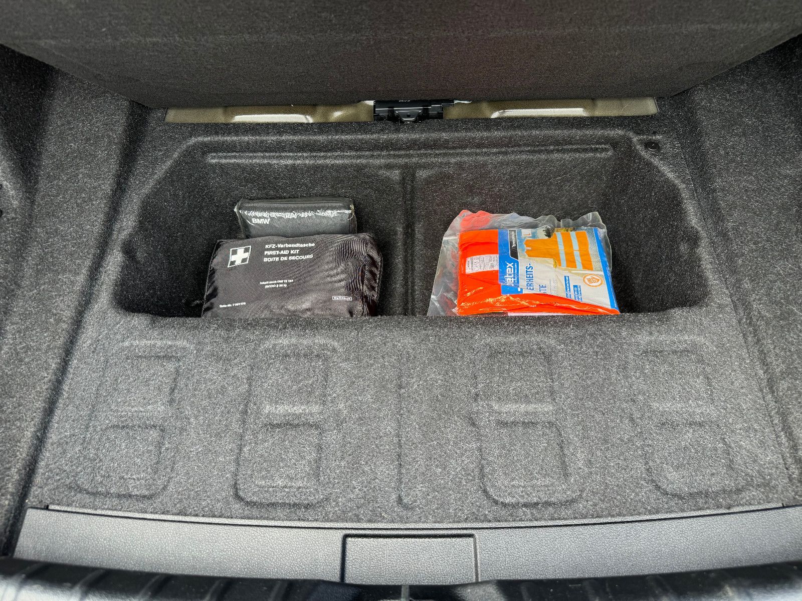 Fahrzeugabbildung BMW 330d Limo.Advantage **Automatik ** Navi