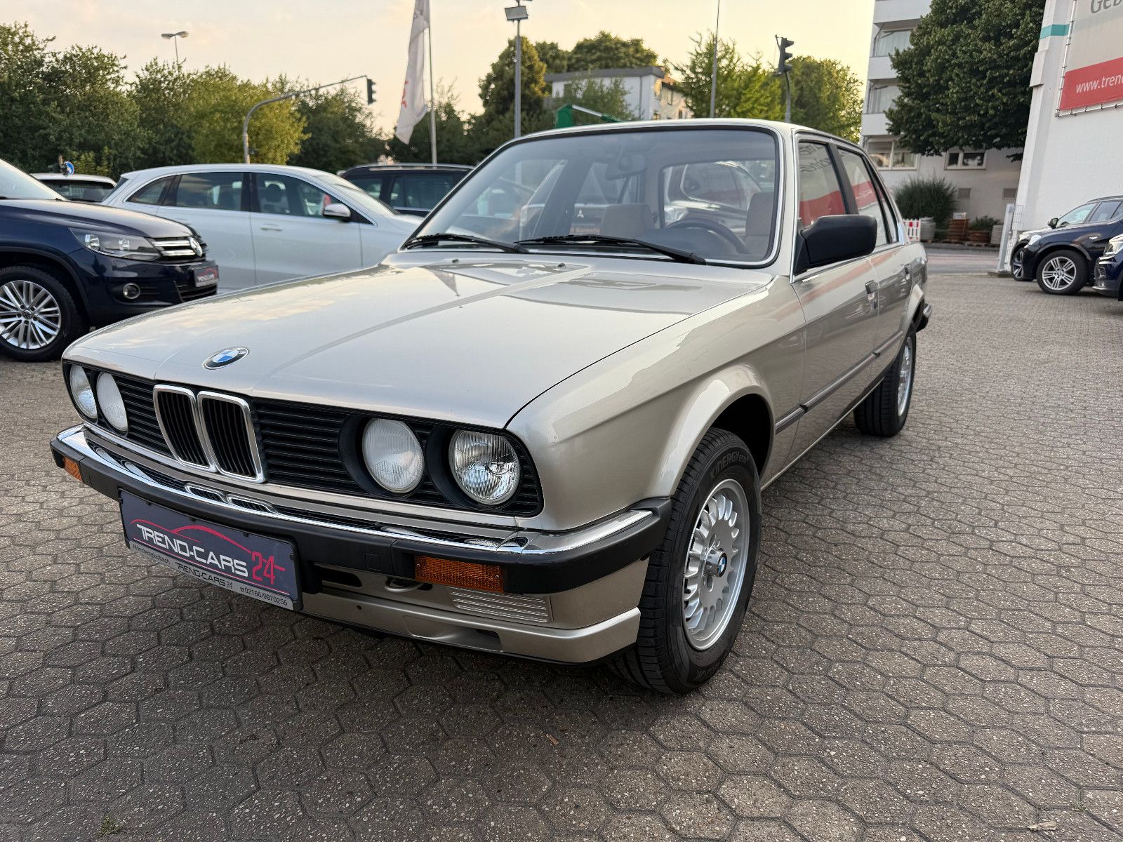 BMW E30 320I wenig **KM  Rostfrei