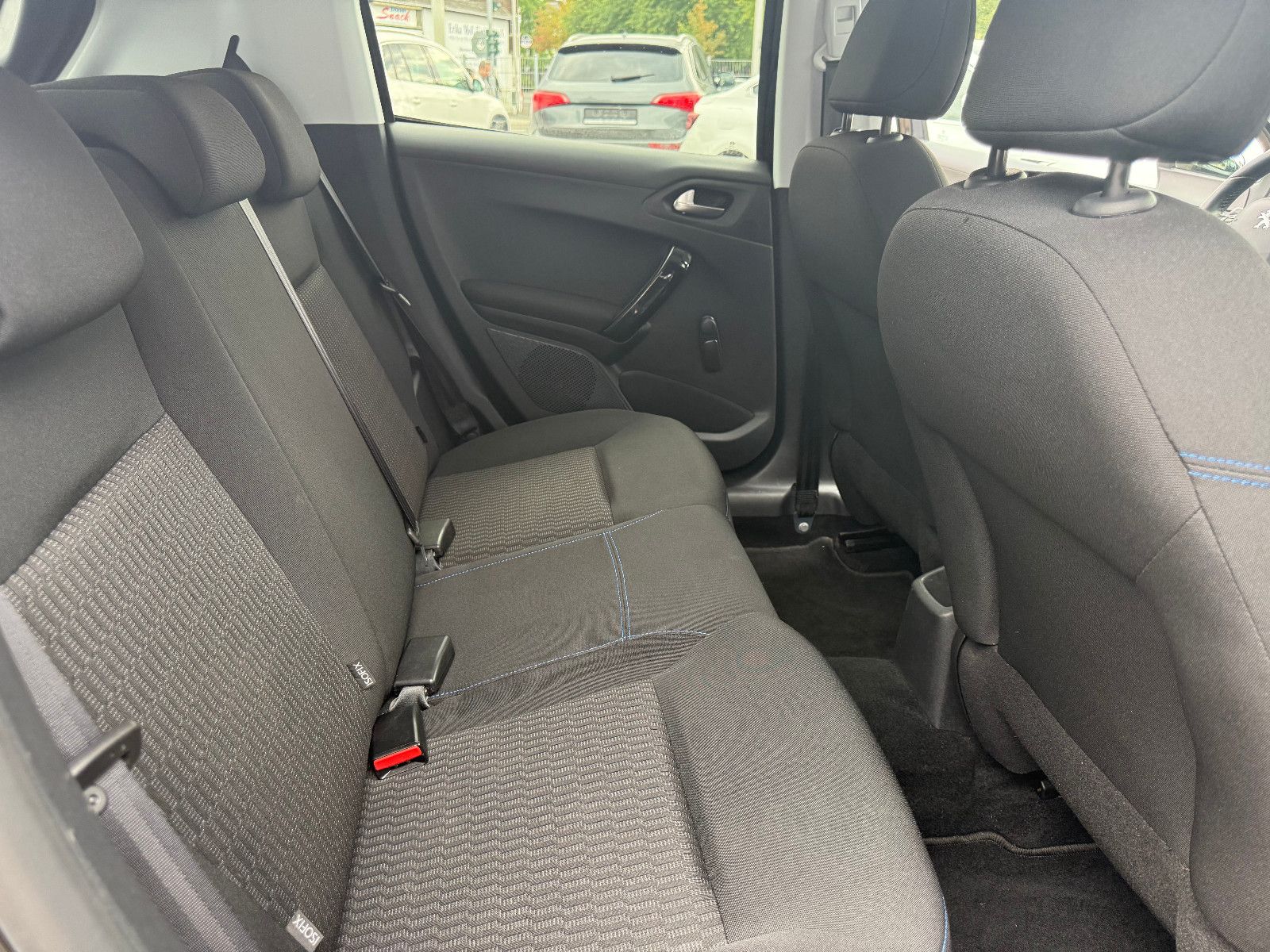 Fahrzeugabbildung Peugeot 208 Style 4Türer *Zahnriemen NEU*