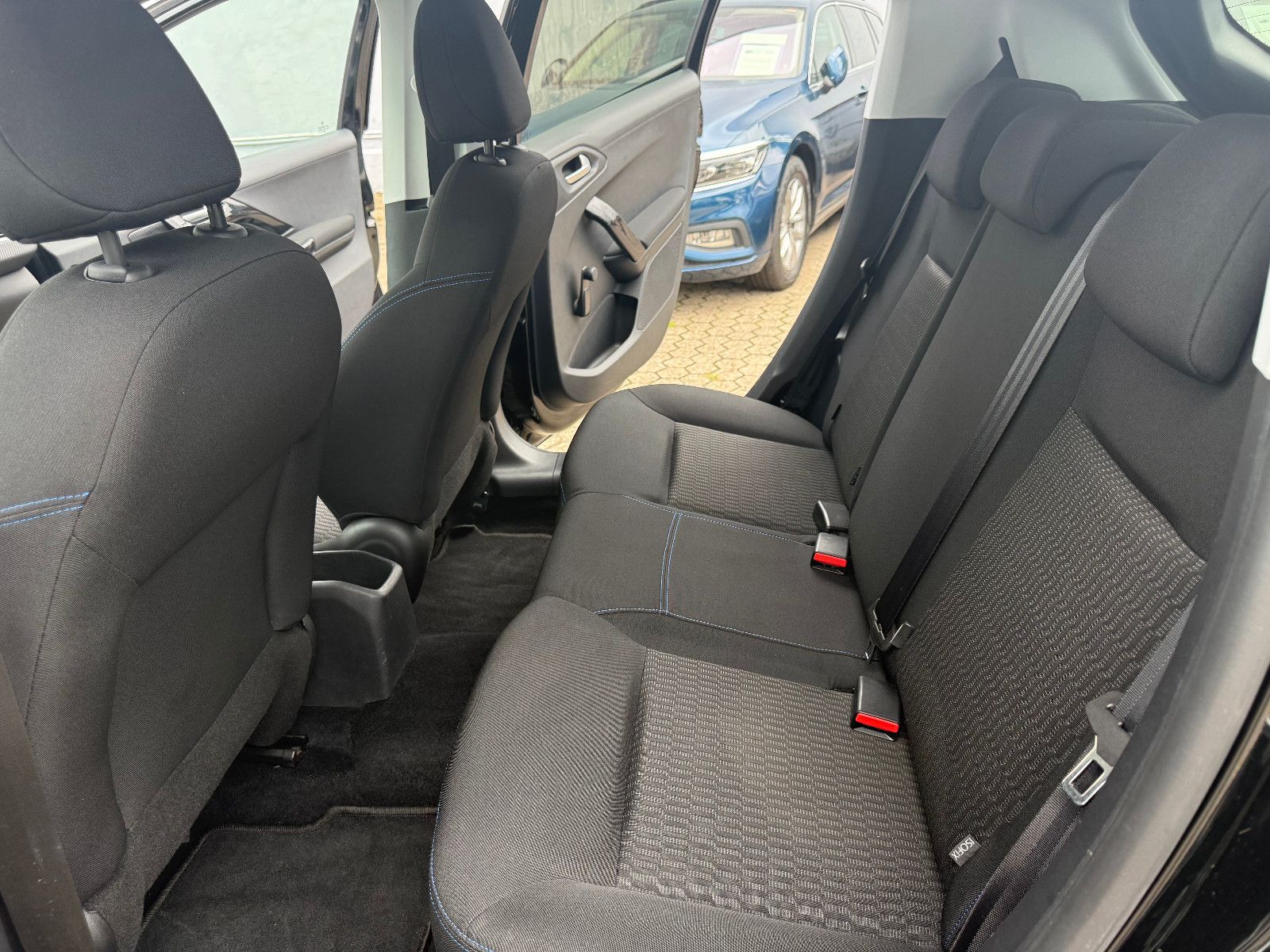 Fahrzeugabbildung Peugeot 208 Style 4Türer *Zahnriemen NEU*