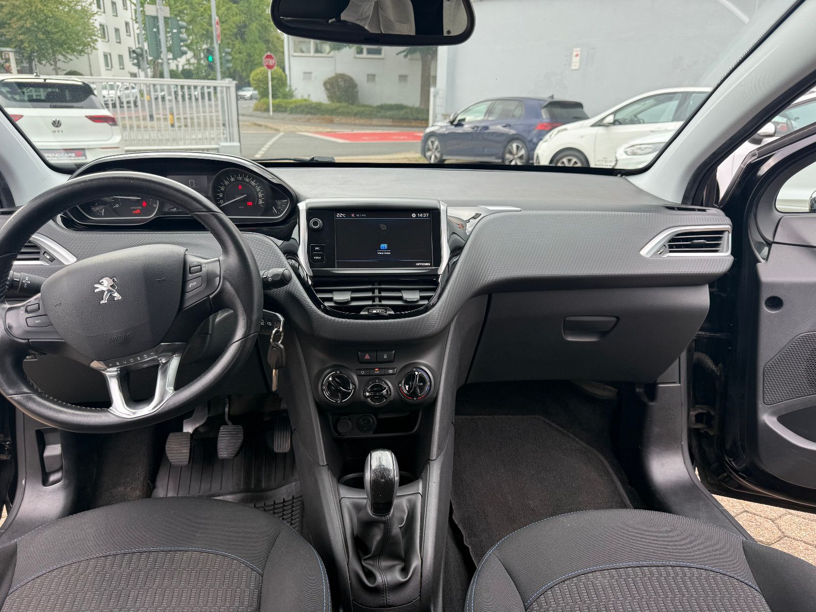 Fahrzeugabbildung Peugeot 208 Style 4Türer *Zahnriemen NEU*