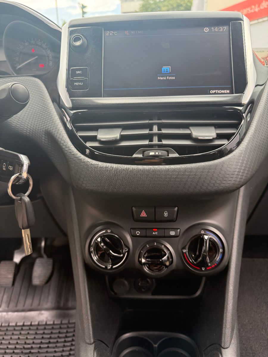 Fahrzeugabbildung Peugeot 208 Style 4Türer *Zahnriemen NEU*