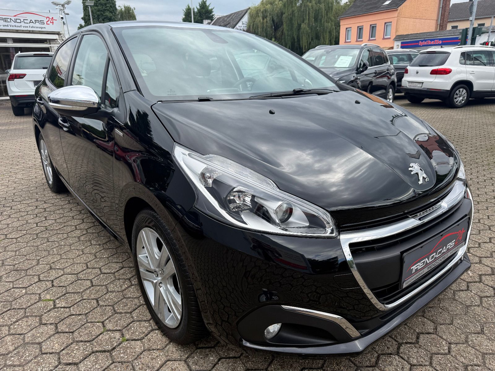 Fahrzeugabbildung Peugeot 208 Style 4Türer *Zahnriemen NEU*
