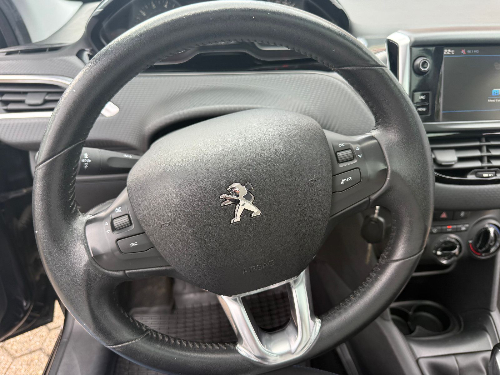 Fahrzeugabbildung Peugeot 208 Style 4Türer *Zahnriemen NEU*
