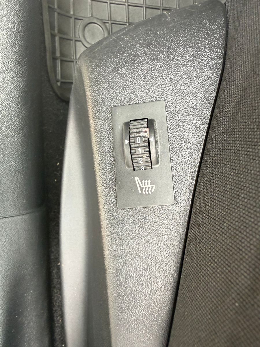 Fahrzeugabbildung Peugeot 208 Style 4Türer *Zahnriemen NEU*
