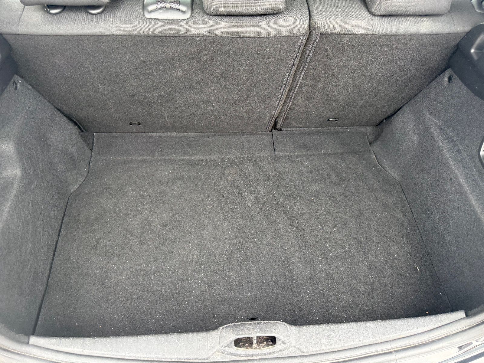 Fahrzeugabbildung Peugeot 208 Style 4Türer *Zahnriemen NEU*