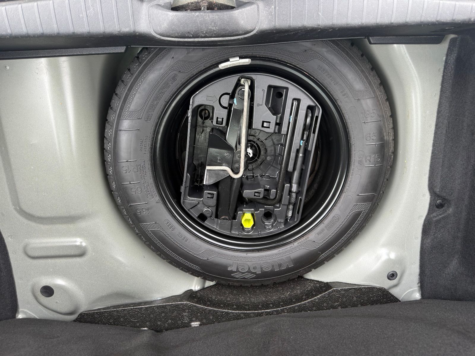 Fahrzeugabbildung Peugeot 208 Style 4Türer *Zahnriemen NEU*