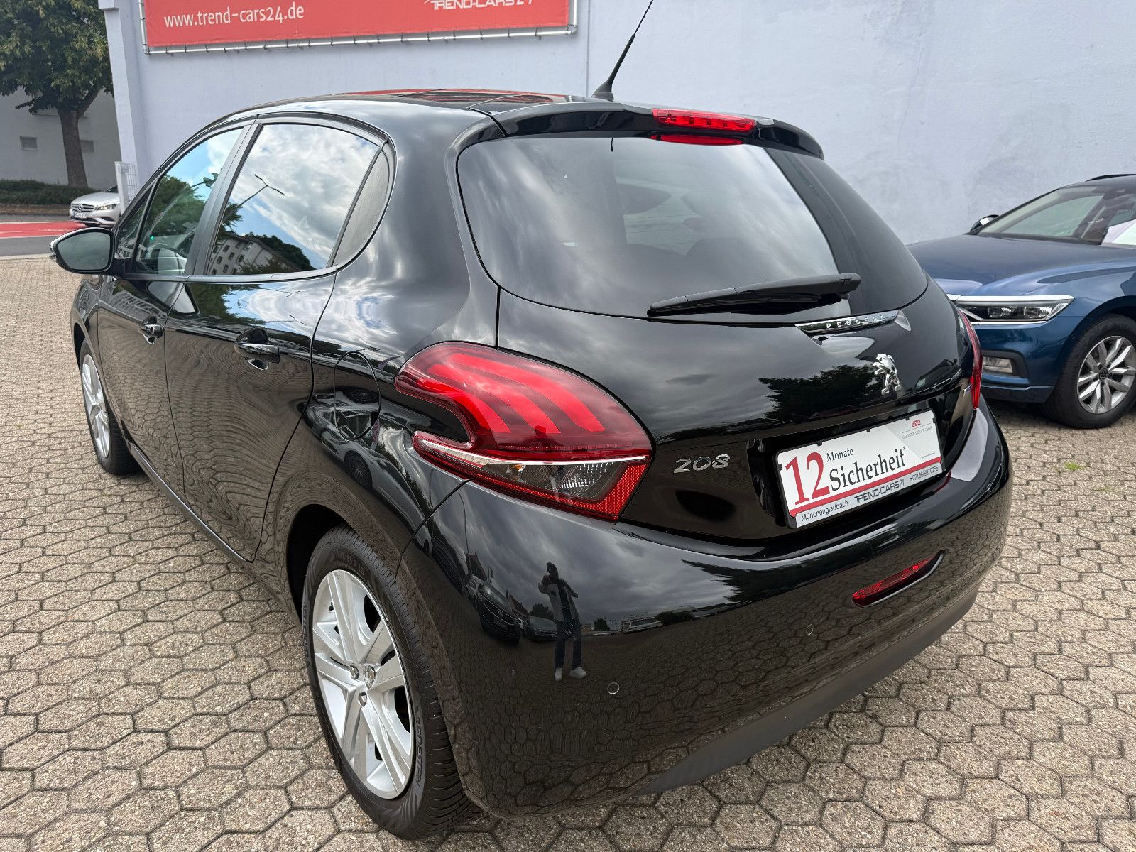 Fahrzeugabbildung Peugeot 208 Style 4Türer *Zahnriemen NEU*