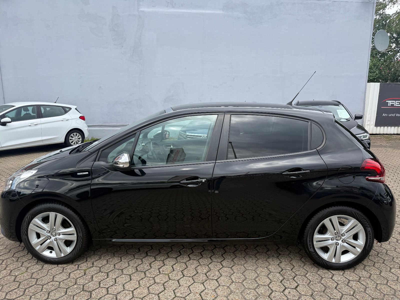 Fahrzeugabbildung Peugeot 208 Style 4Türer *Zahnriemen NEU*