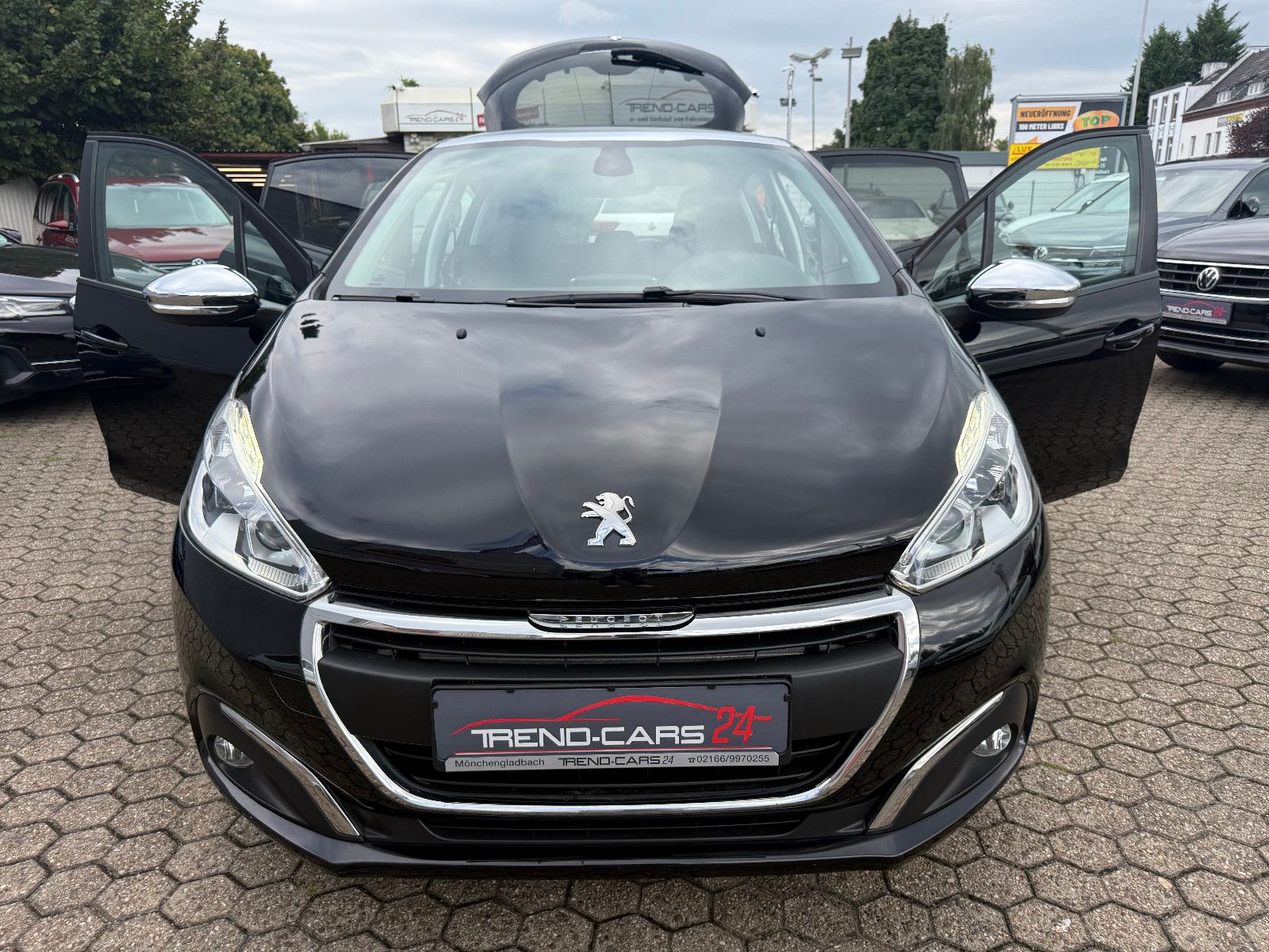 Fahrzeugabbildung Peugeot 208 Style 4Türer *Zahnriemen NEU*