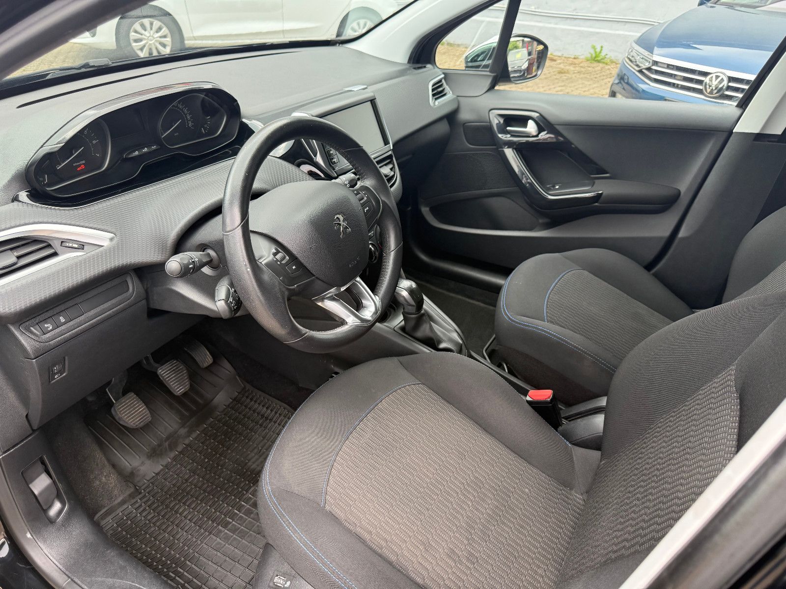 Fahrzeugabbildung Peugeot 208 Style 4Türer *Zahnriemen NEU*