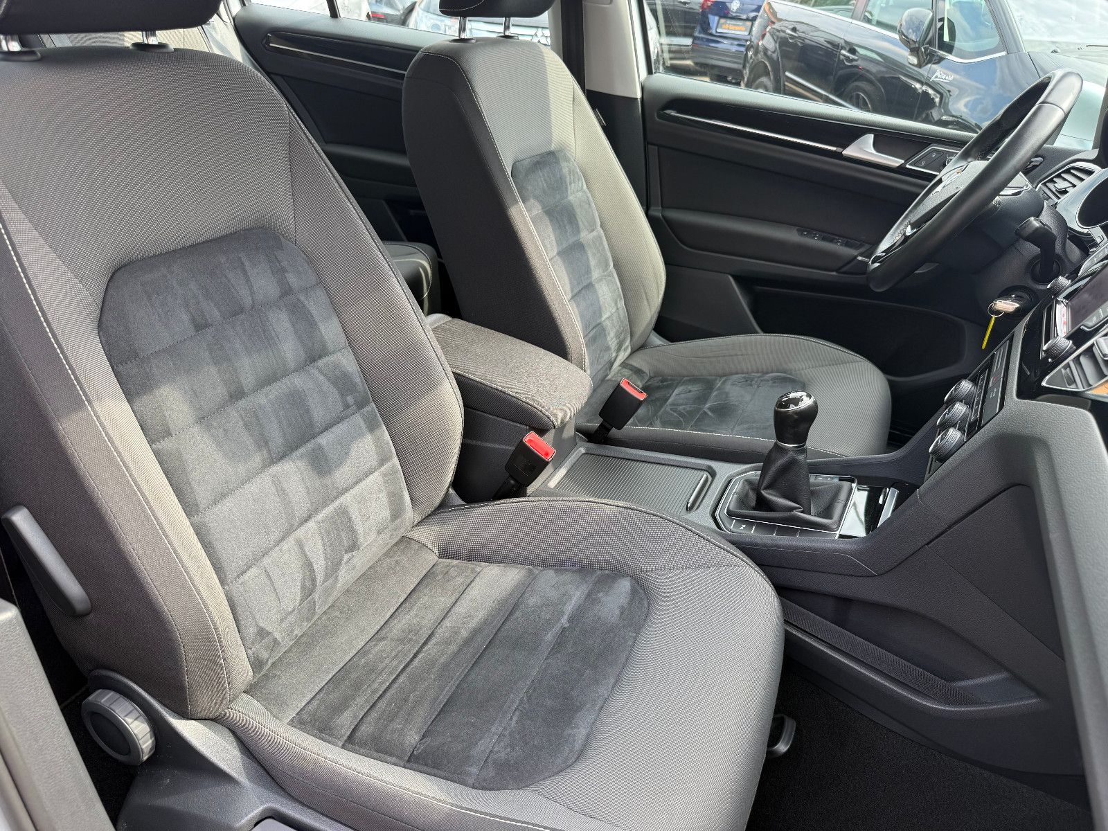 Fahrzeugabbildung Volkswagen Golf SportsvanVII Lounge*Sehr gepflegt*Klima*AHK