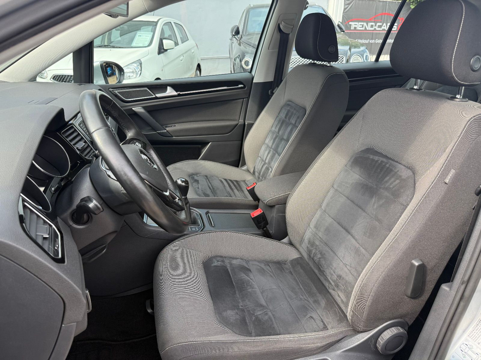 Fahrzeugabbildung Volkswagen Golf SportsvanVII Lounge*Sehr gepflegt*Klima*AHK