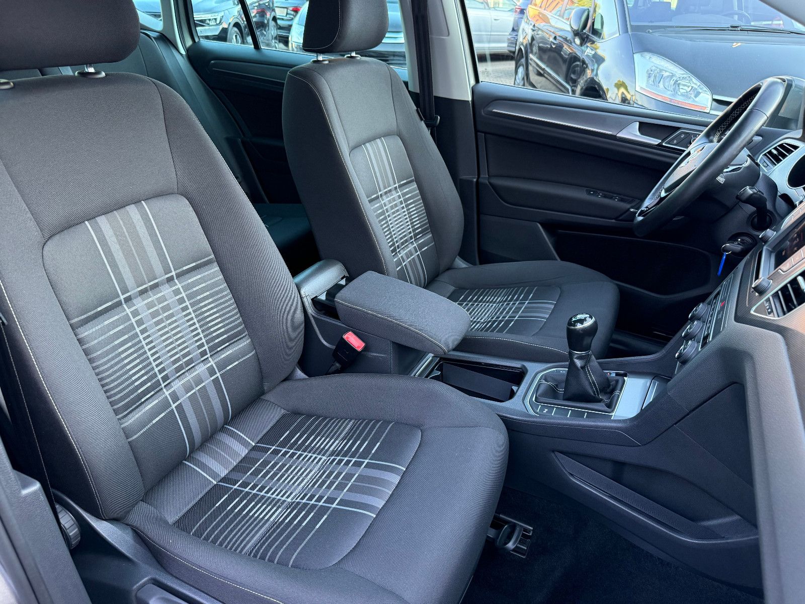 Fahrzeugabbildung Volkswagen Golf SportsvanVII Highline lounge*Klima*Tempomat
