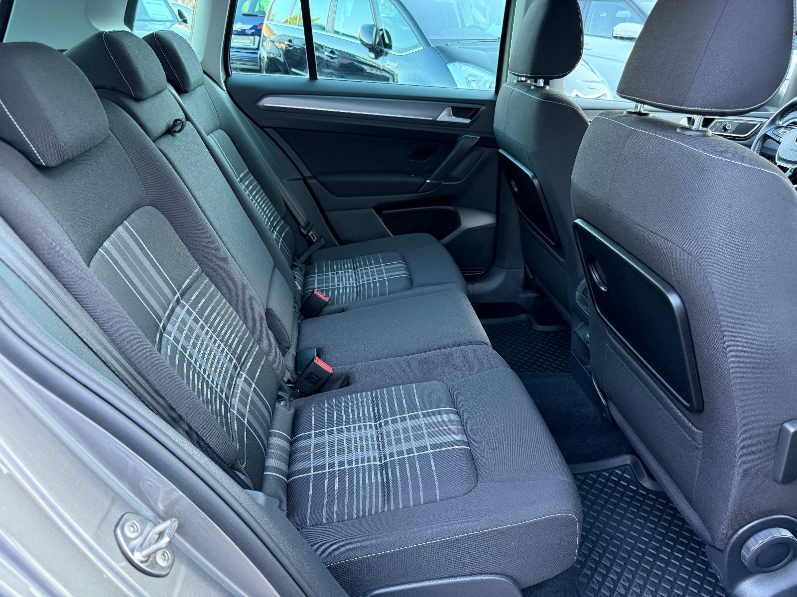 Fahrzeugabbildung Volkswagen Golf SportsvanVII Highline lounge*Klima*Tempomat