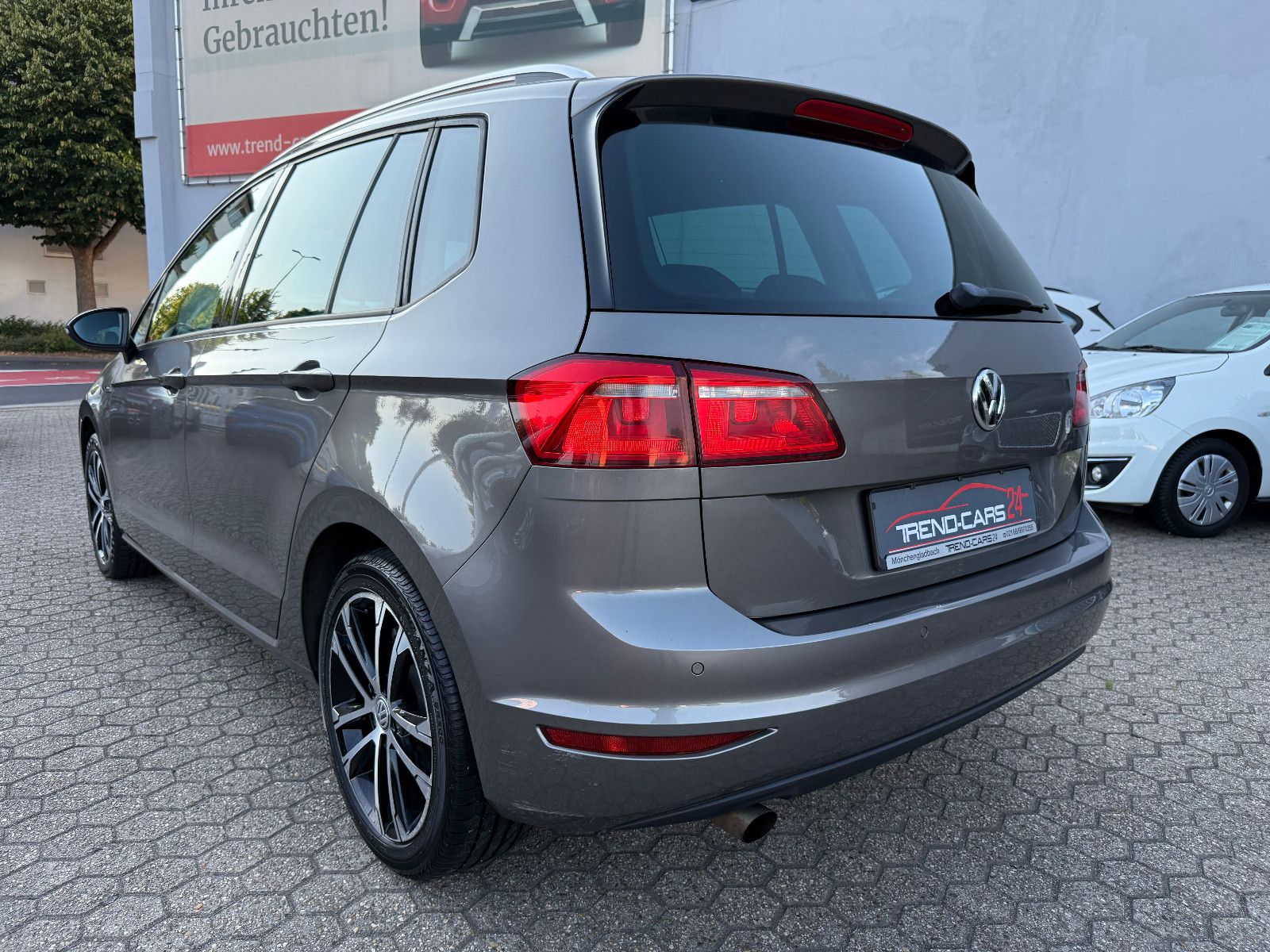 Fahrzeugabbildung Volkswagen Golf SportsvanVII Highline lounge*Klima*Tempomat