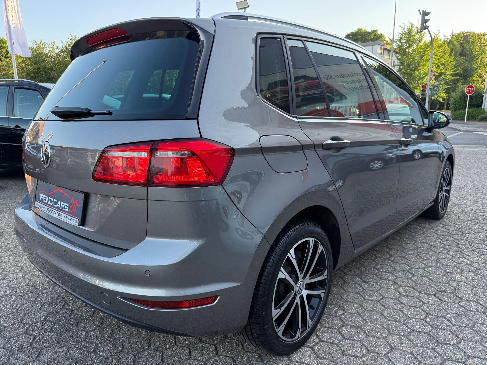 Fahrzeugabbildung Volkswagen Golf SportsvanVII Highline lounge*Klima*Tempomat