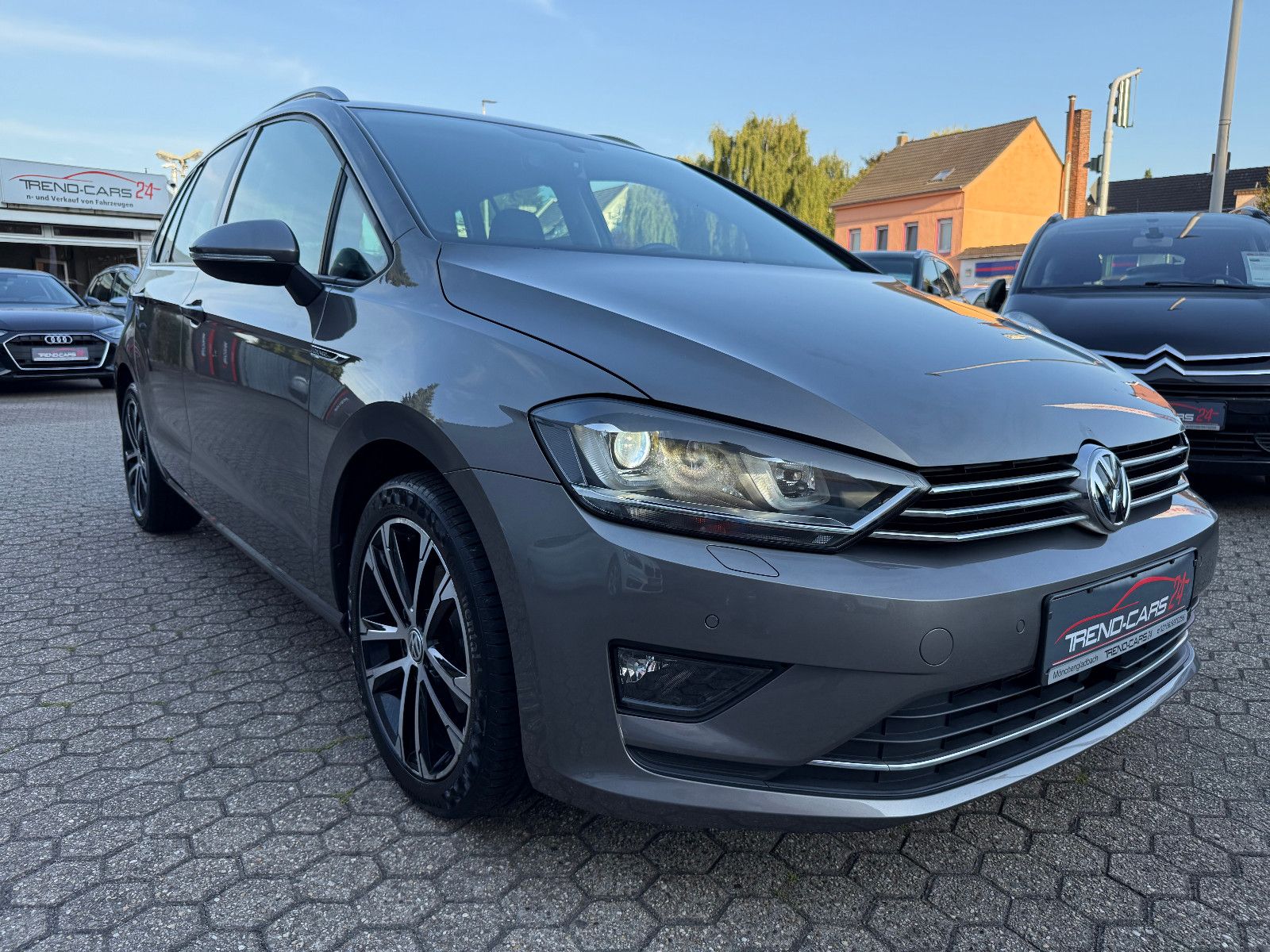 Fahrzeugabbildung Volkswagen Golf SportsvanVII Highline lounge*Klima*Tempomat