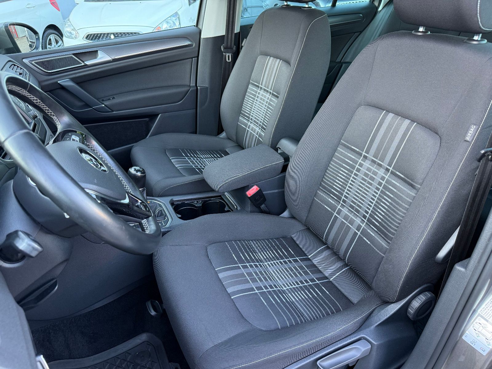 Fahrzeugabbildung Volkswagen Golf SportsvanVII Highline lounge*Klima*Tempomat
