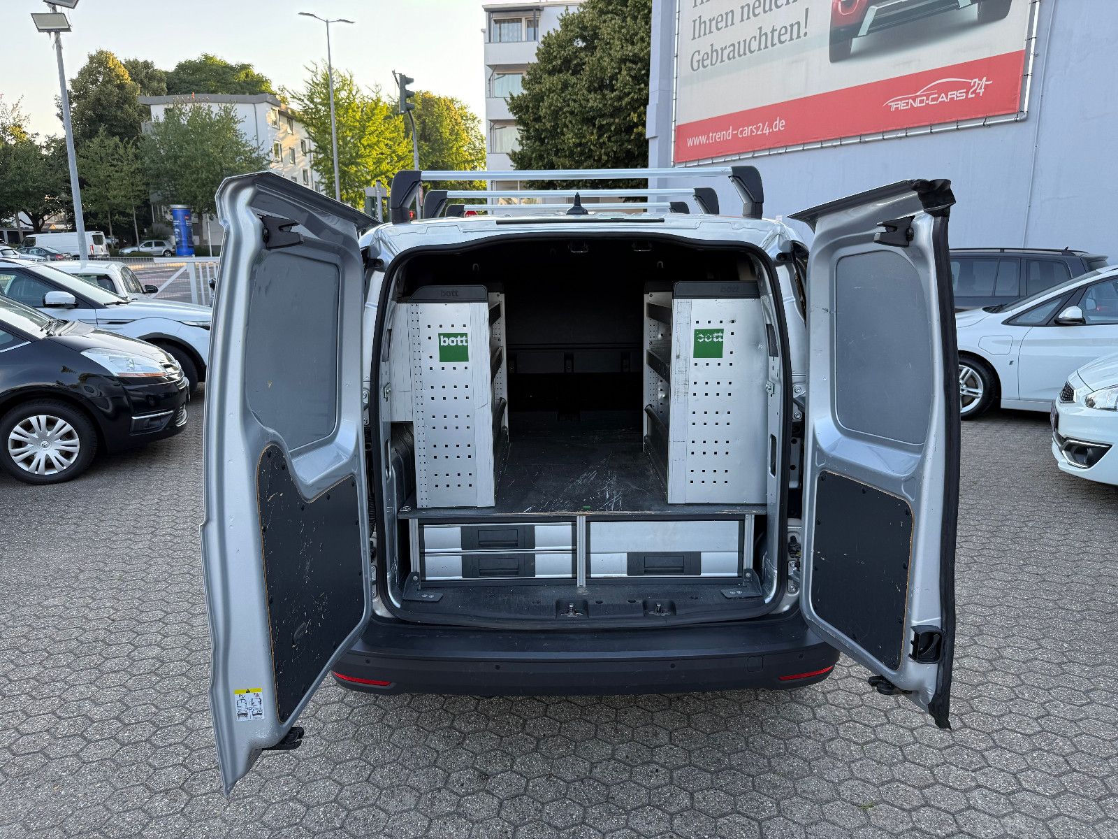 Fahrzeugabbildung Volkswagen Caddy Cargo EcoProfi*Klima*Regalsystem*