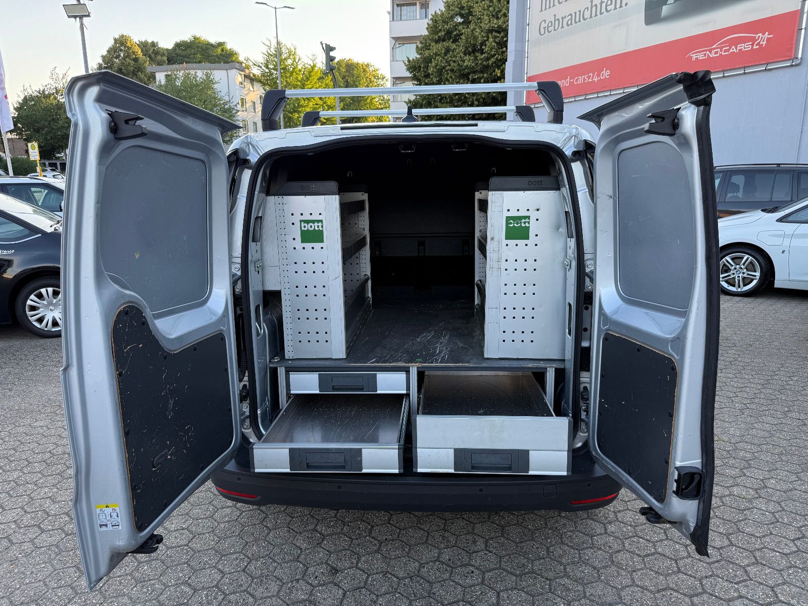 Fahrzeugabbildung Volkswagen Caddy Cargo EcoProfi*Klima*Regalsystem*