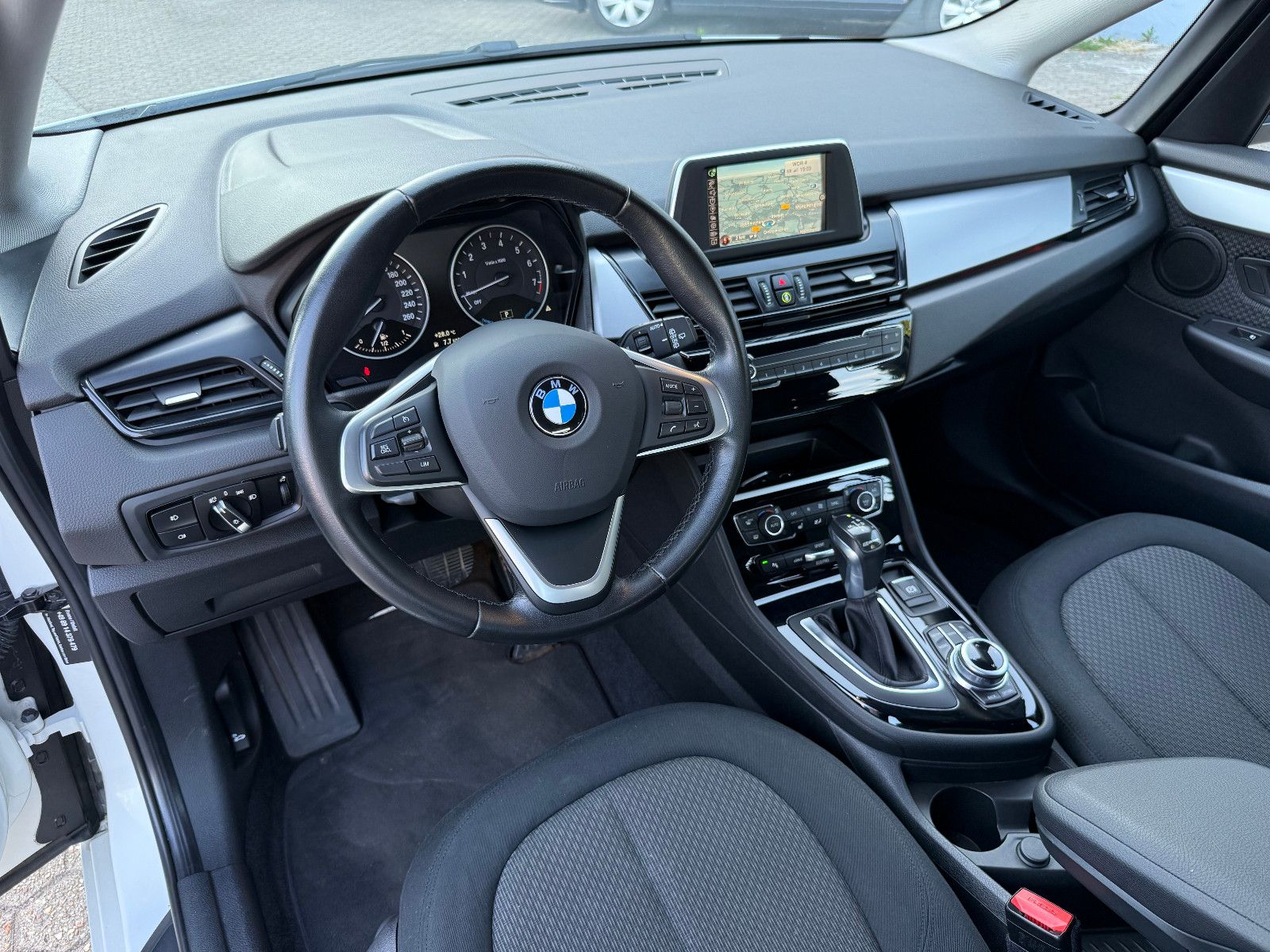 Fahrzeugabbildung BMW 225 Baureihe 2 Active Tourer 225 xe Advantage