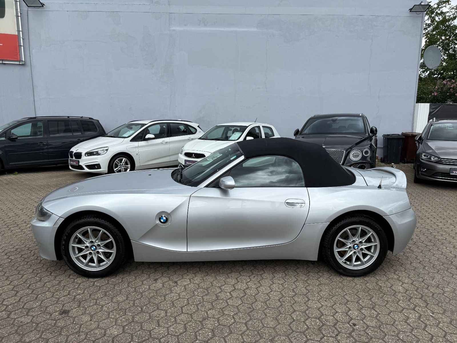 Fahrzeugabbildung BMW Z4 Baureihe Z4 Roadster 2.0i