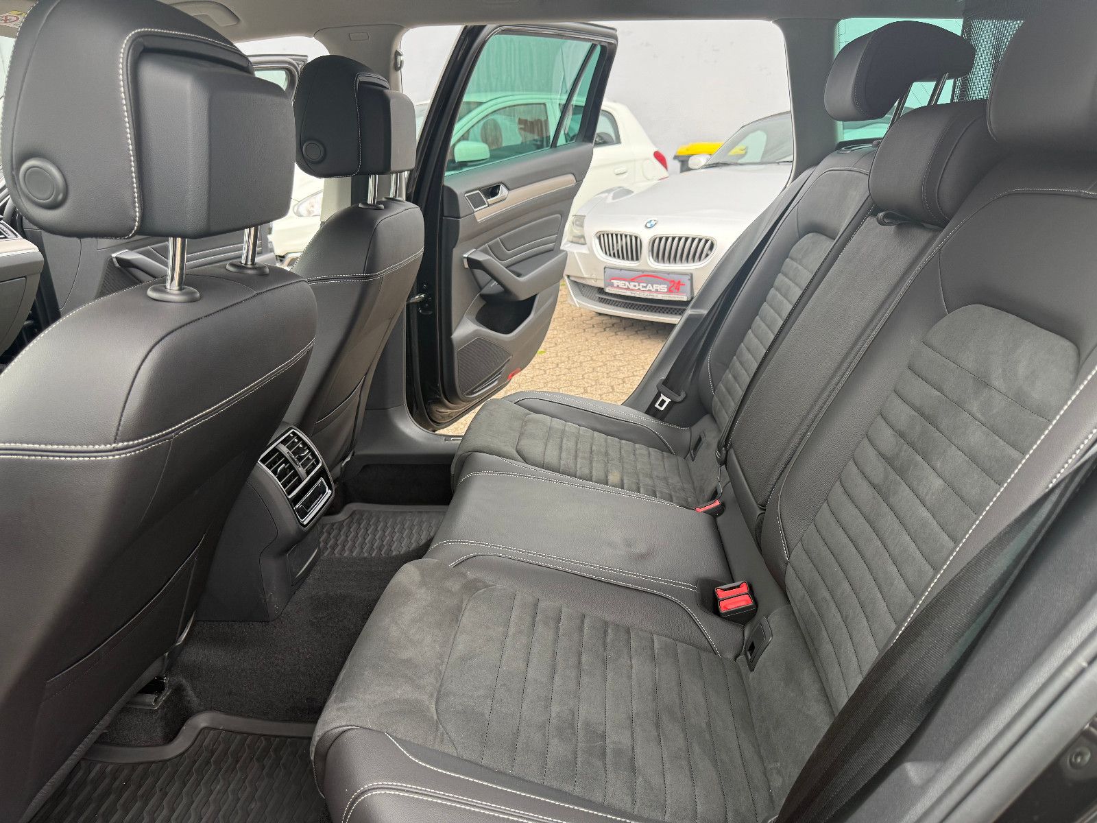 Fahrzeugabbildung Volkswagen Passat Variant Elegance **ACC** Automatik