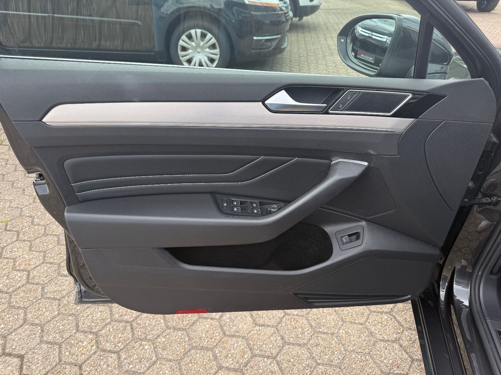Fahrzeugabbildung Volkswagen Passat Variant Elegance **ACC** Automatik