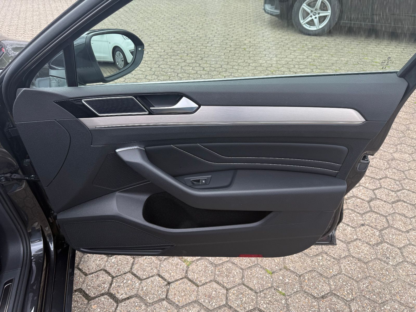 Fahrzeugabbildung Volkswagen Passat Variant Elegance **ACC** Automatik