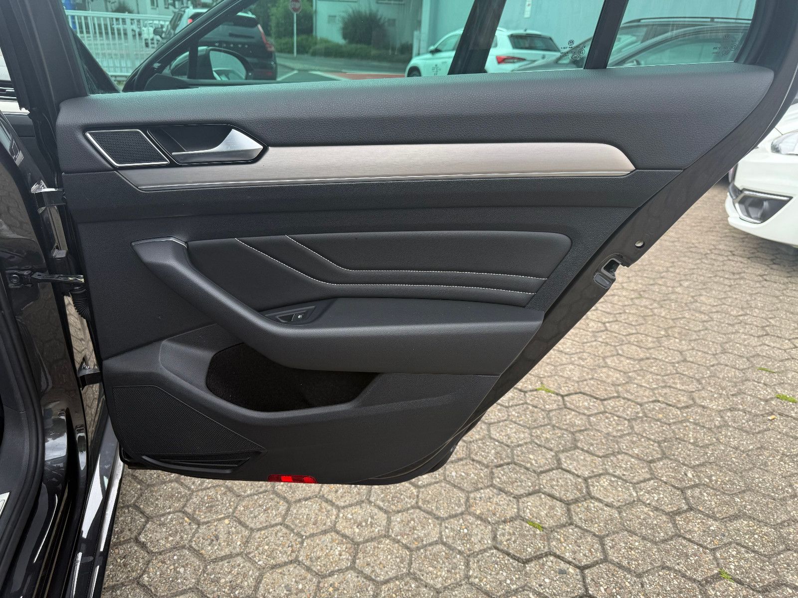 Fahrzeugabbildung Volkswagen Passat Variant Elegance **ACC** Automatik