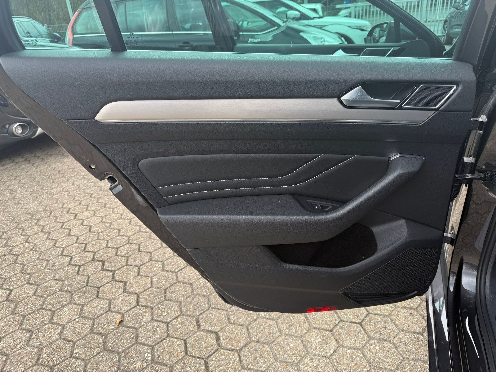 Fahrzeugabbildung Volkswagen Passat Variant Elegance **ACC** Automatik
