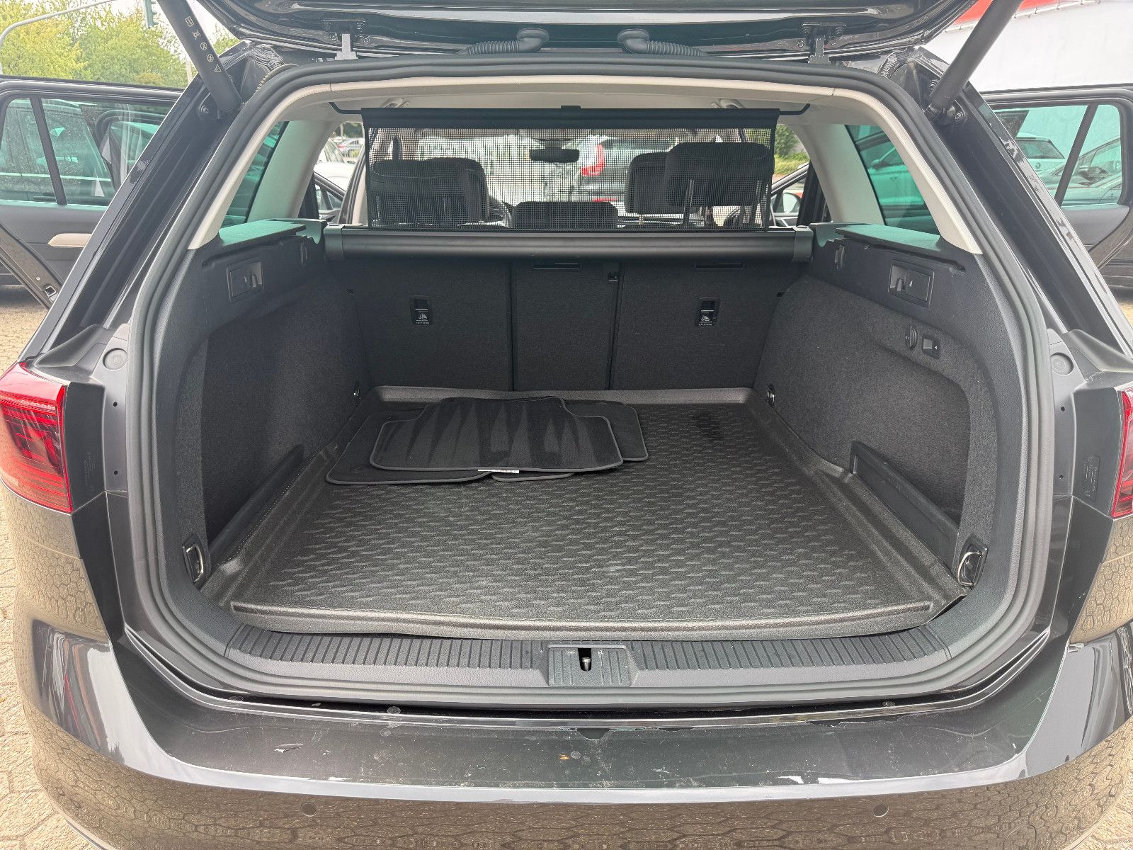 Fahrzeugabbildung Volkswagen Passat Variant Elegance **ACC** Automatik