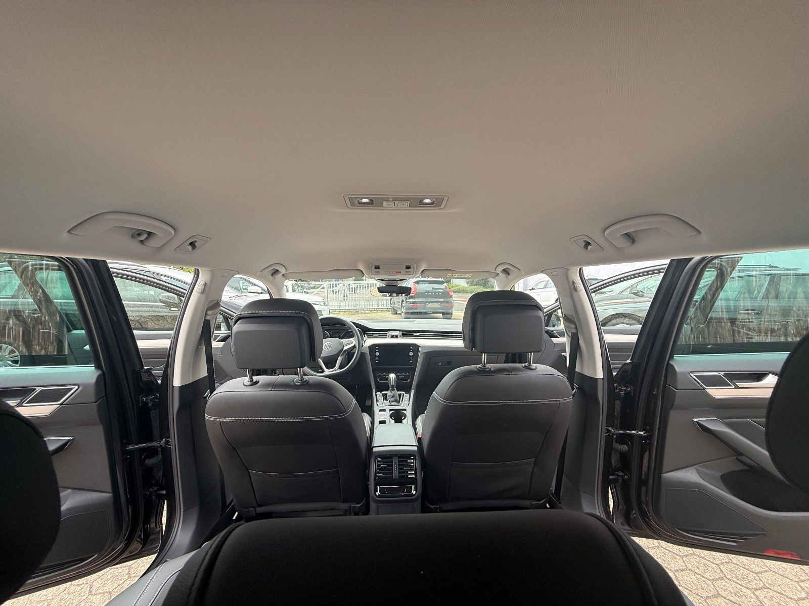 Fahrzeugabbildung Volkswagen Passat Variant Elegance **ACC** Automatik