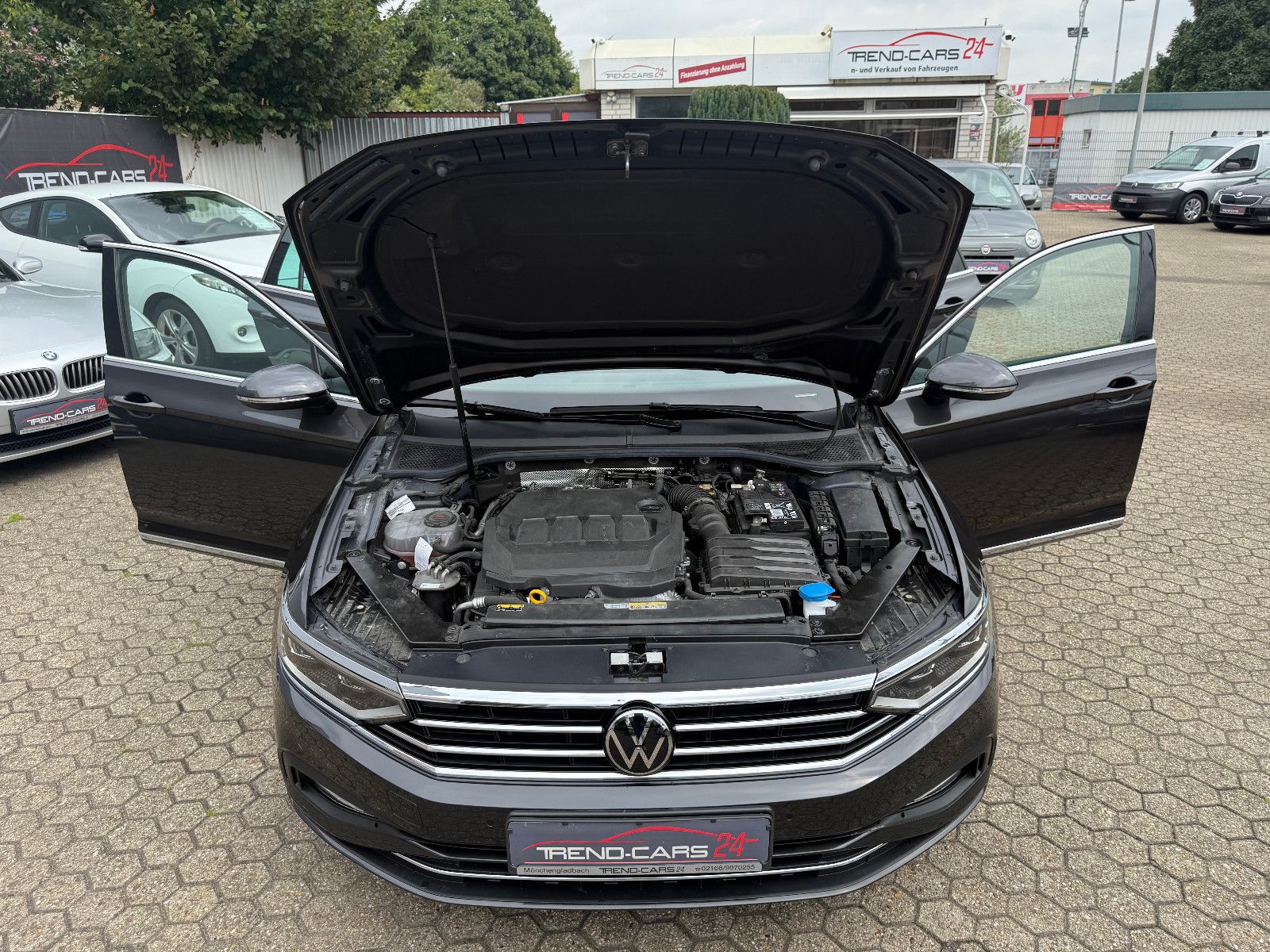 Fahrzeugabbildung Volkswagen Passat Variant Elegance **ACC** Automatik