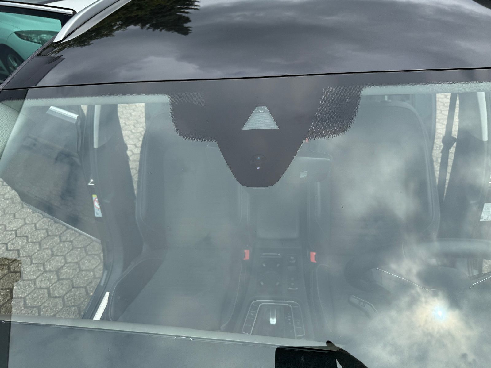 Fahrzeugabbildung Volkswagen Passat Variant Elegance **ACC** Automatik