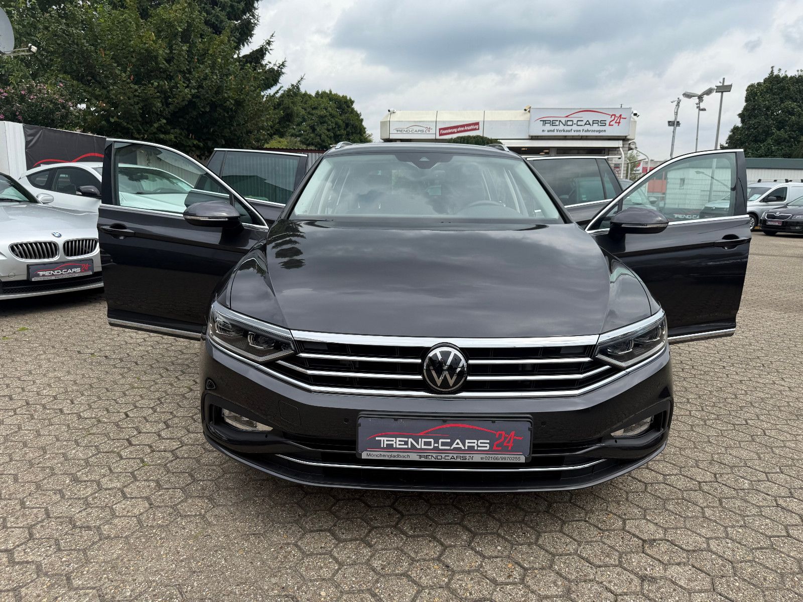 Fahrzeugabbildung Volkswagen Passat Variant Elegance **ACC** Automatik